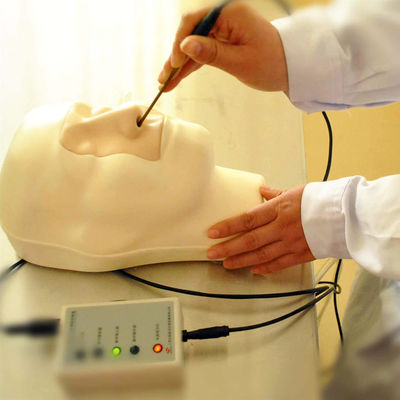 Simulateur d'hémorragie nasale de tête et de cou pour démonstration de soins aux patients