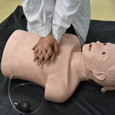 Le mannequin en PVC avancé est le meilleur choix pour la réanimation et l'intubation des personnes âgées