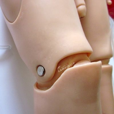 Modèle complet de maternité et de soins pédiatriques pour une formation avancée sur l'ECG en RCR en PVC