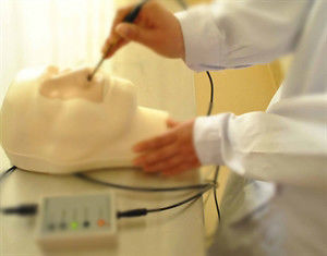 Cautérisation de l' hémostase nasale et de l' entraînement à l' emballement mannequin pour modèle médical fonctionnel