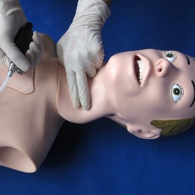Manikine de formation à l'intubation et à l'aspiration de taille humaine professionnelle avec fonction infirmière