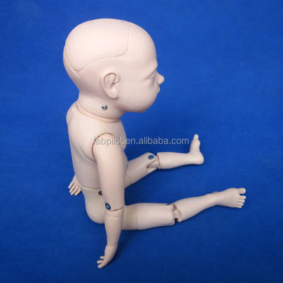 Une poupée pour nouveau-né flexible Le mannequin d'enseignement ultime pour la formation en sciences médicales