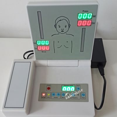 Formation à la catétrisation et à l'auscultation avec mannequin pour enfants de 5 ans