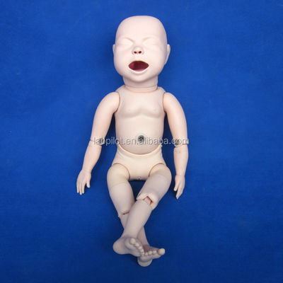 Une mannequin pour nourrissons est essentielle à la formation en soins infirmiers