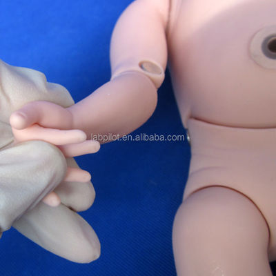 Une mannequin pour nourrissons est essentielle à la formation en soins infirmiers