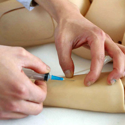 Entraînement en réanimation cardio-vasculaire avec mannequin